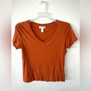 Basic v-neck tee